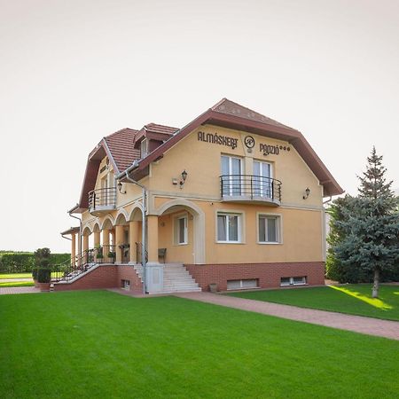 Bed and Breakfast Airport Almaskert Panzio à Vecsés Extérieur photo