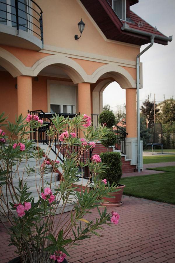 Bed and Breakfast Airport Almaskert Panzio à Vecsés Extérieur photo