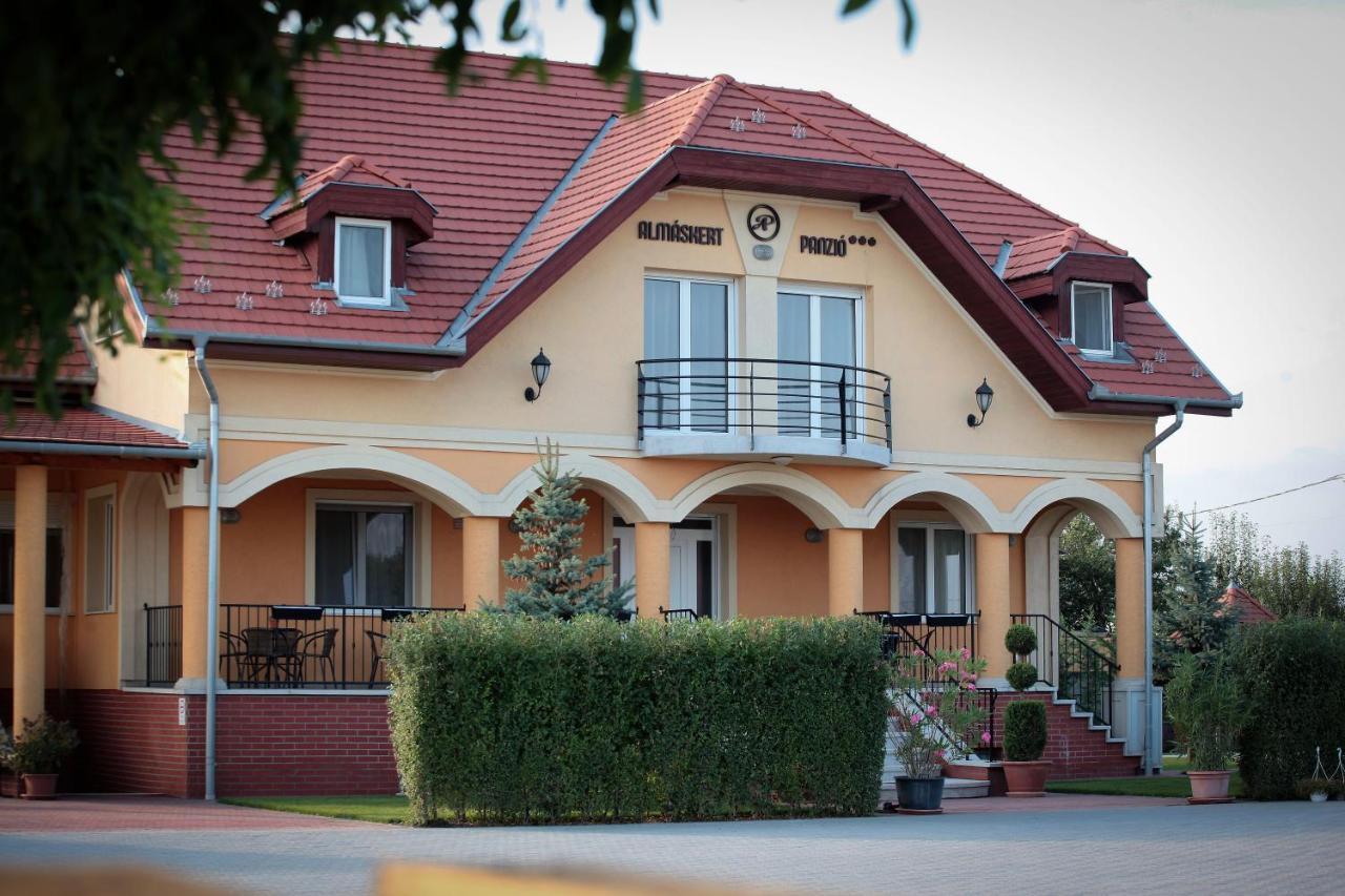 Bed and Breakfast Airport Almaskert Panzio à Vecsés Extérieur photo