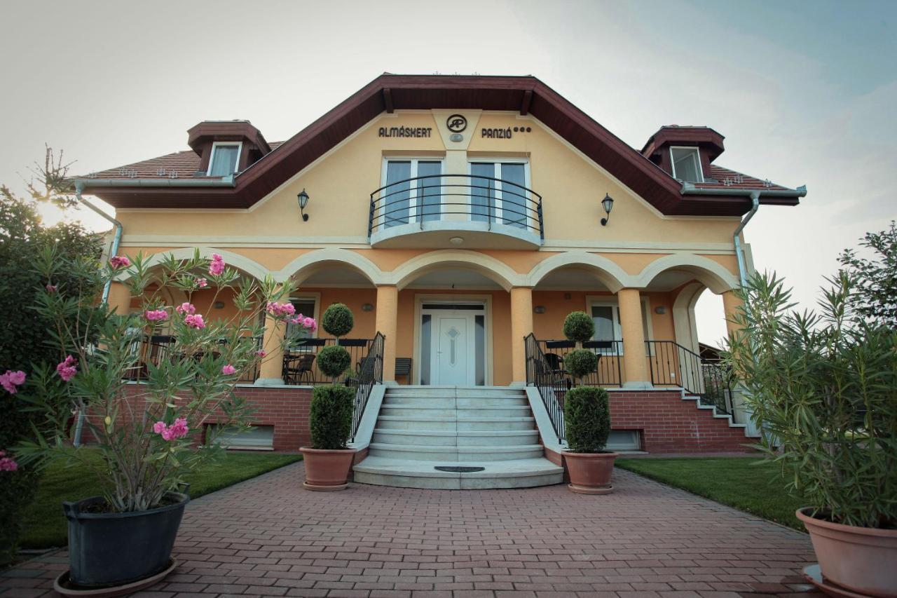 Bed and Breakfast Airport Almaskert Panzio à Vecsés Extérieur photo