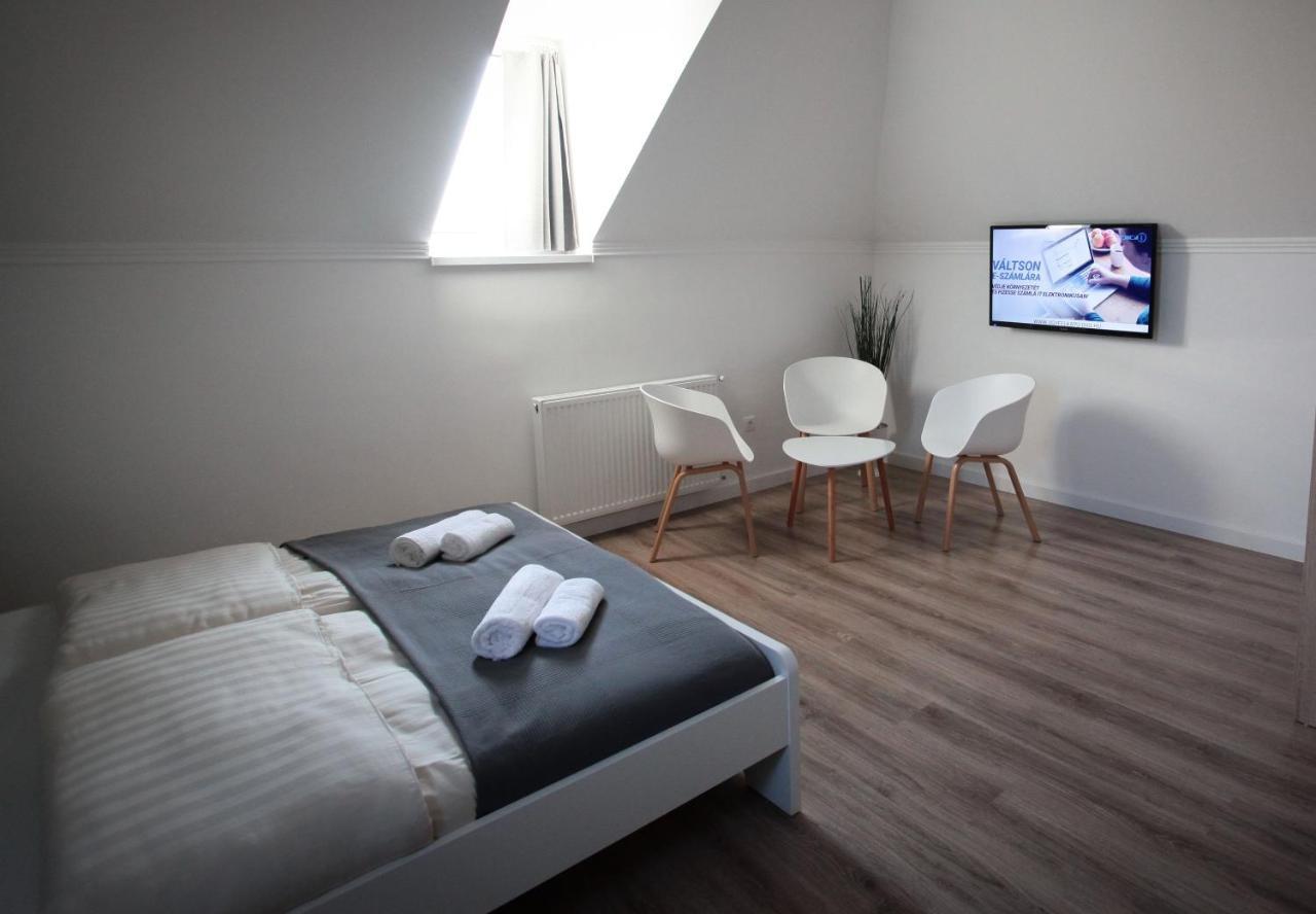 Bed and Breakfast Airport Almaskert Panzio à Vecsés Extérieur photo