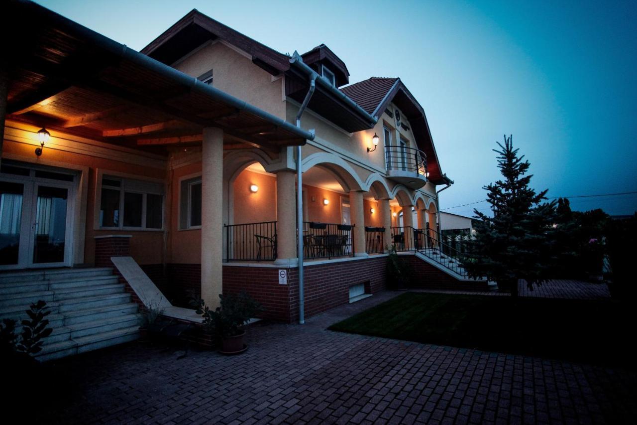 Bed and Breakfast Airport Almaskert Panzio à Vecsés Extérieur photo
