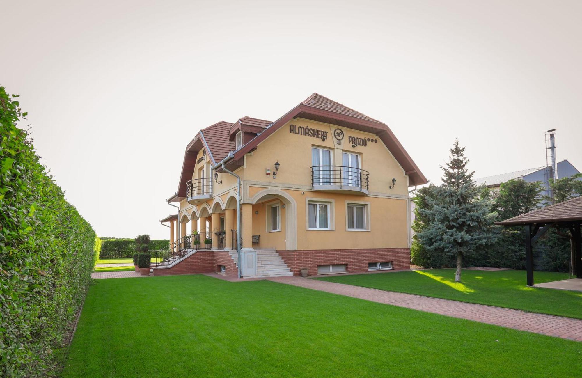 Bed and Breakfast Airport Almaskert Panzio à Vecsés Extérieur photo